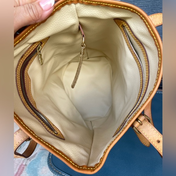 Authentic Louis Vuitton  Bucket Gm #Y0350 - Picture 7 of 17